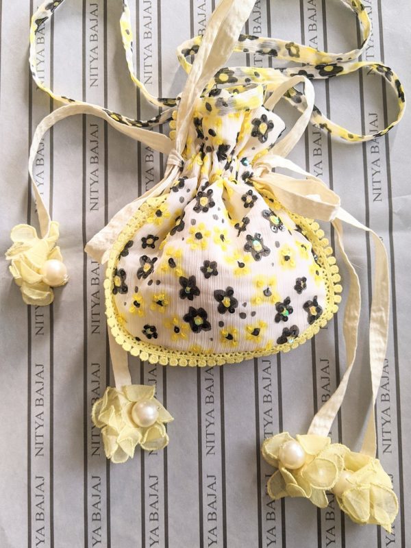 Daisy embellished Potli bag
